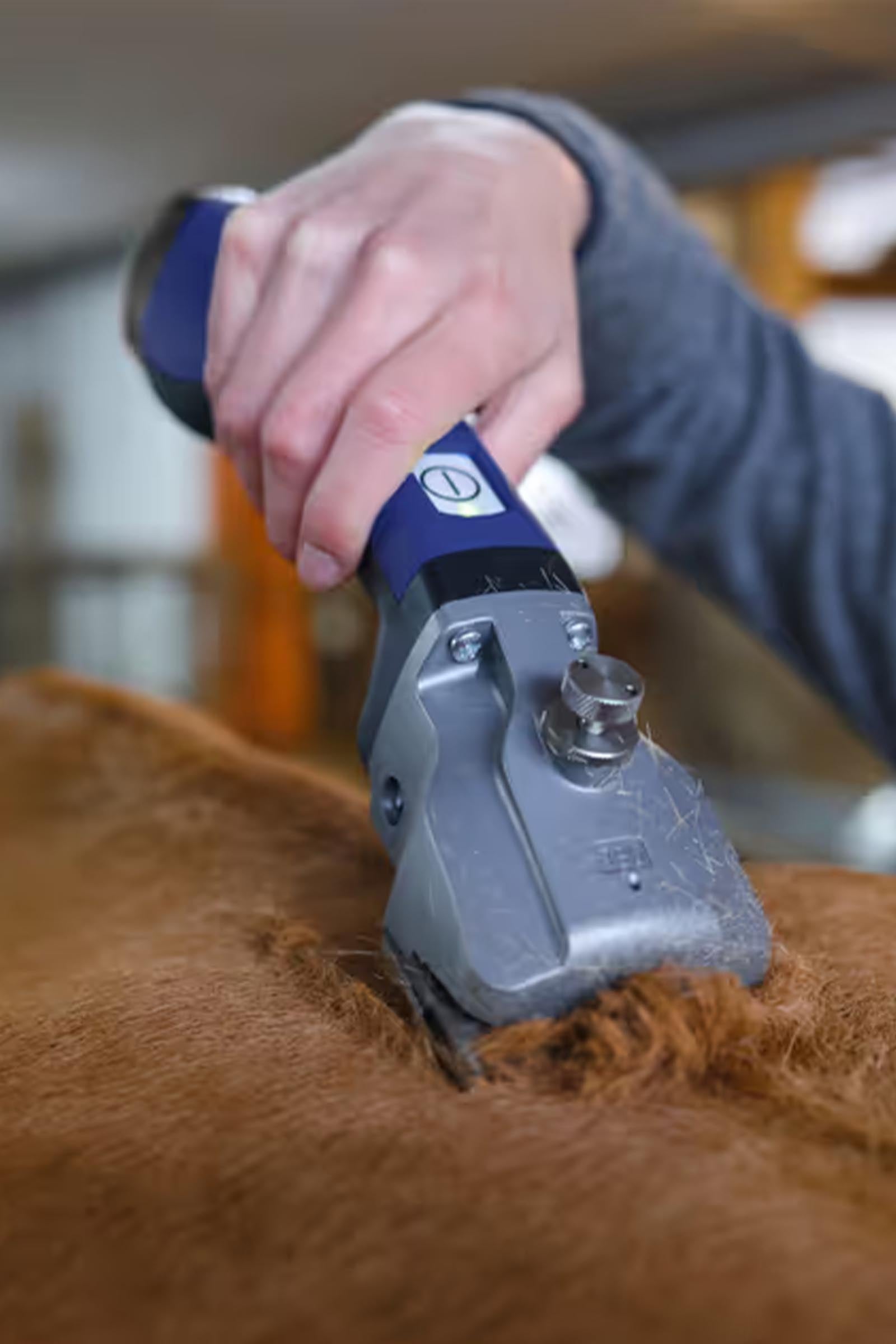 Aesculap Bonum Pro Horse Clipper With 1 Battery Horse Clipping & Trimming Tools