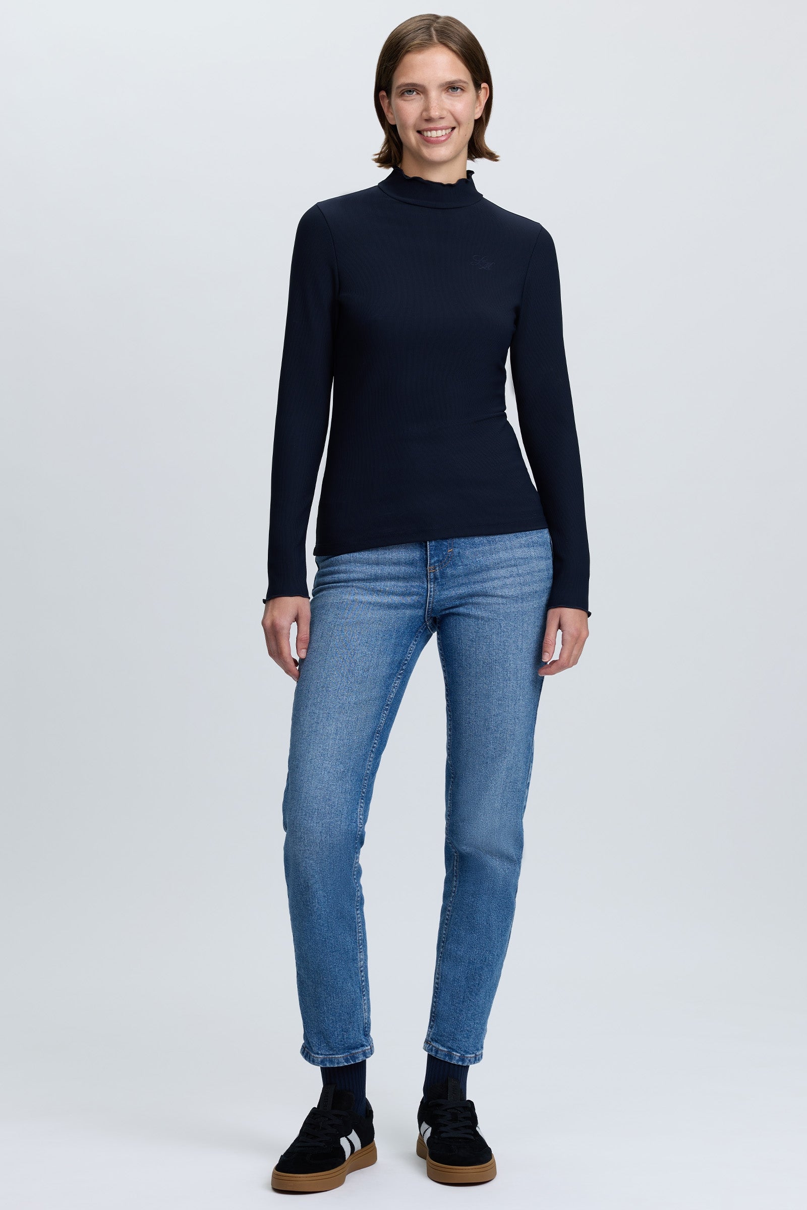 Model shot 5