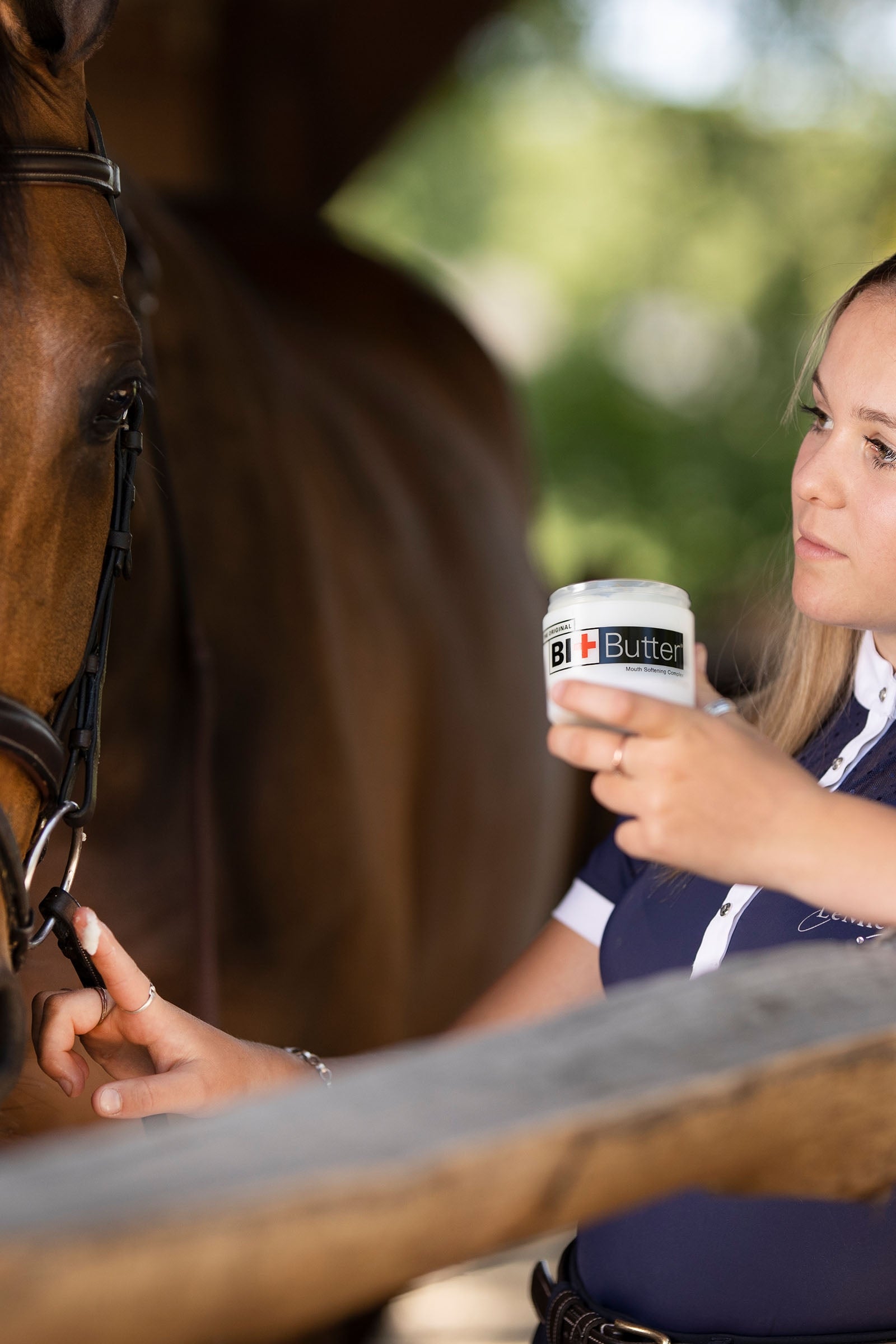 Own HZ items with no branding LeMieux The Original Bit Butter suuta pehmentävä hoitovoide 113g Kuolaimet