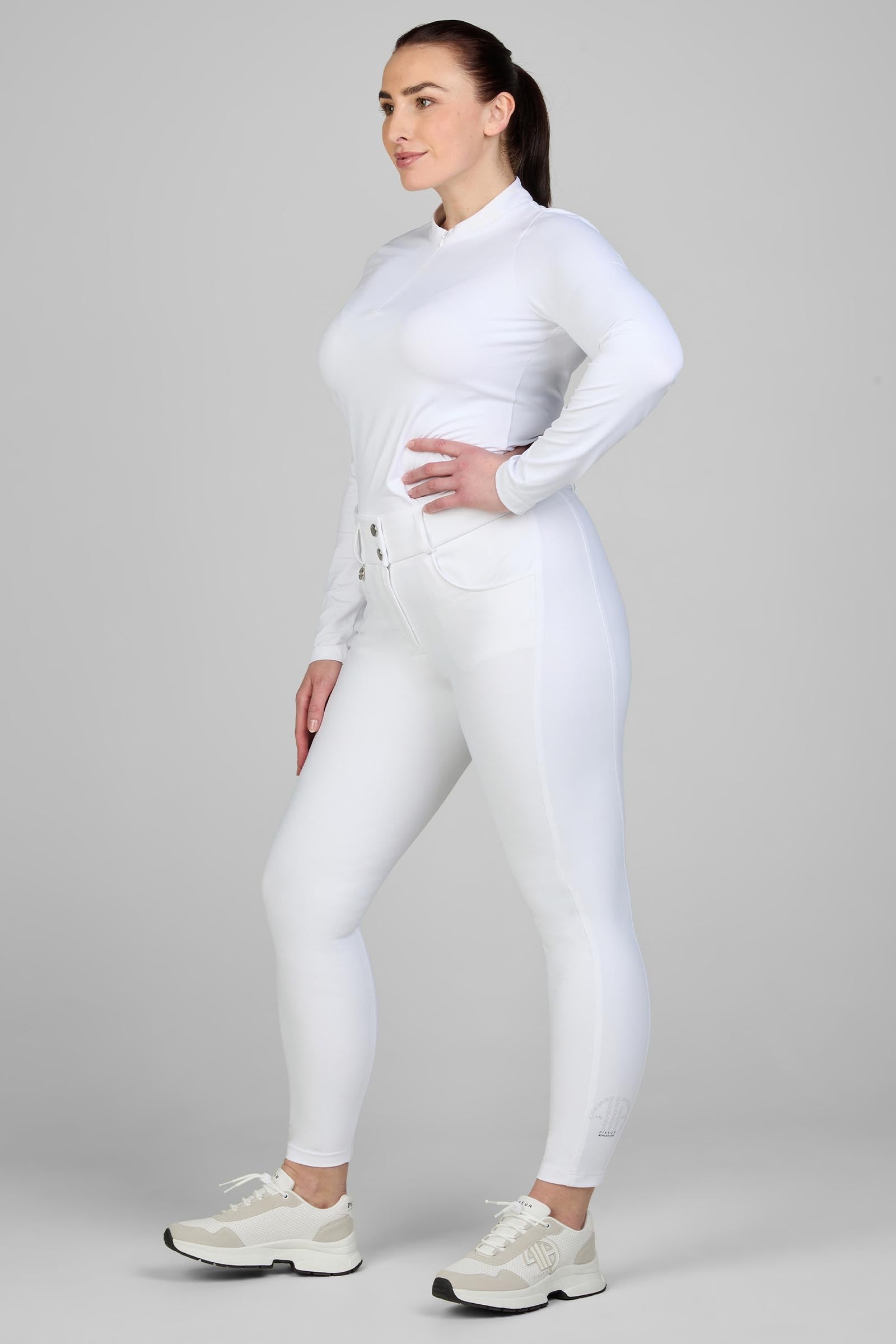 Model shot 4