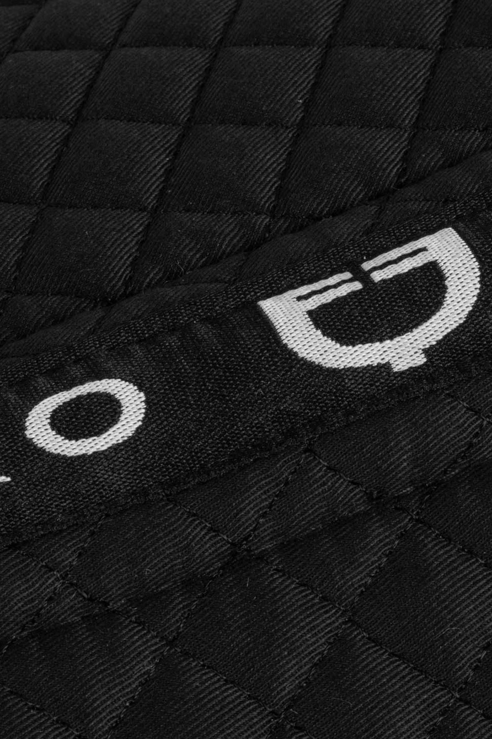 Pack shot 4
