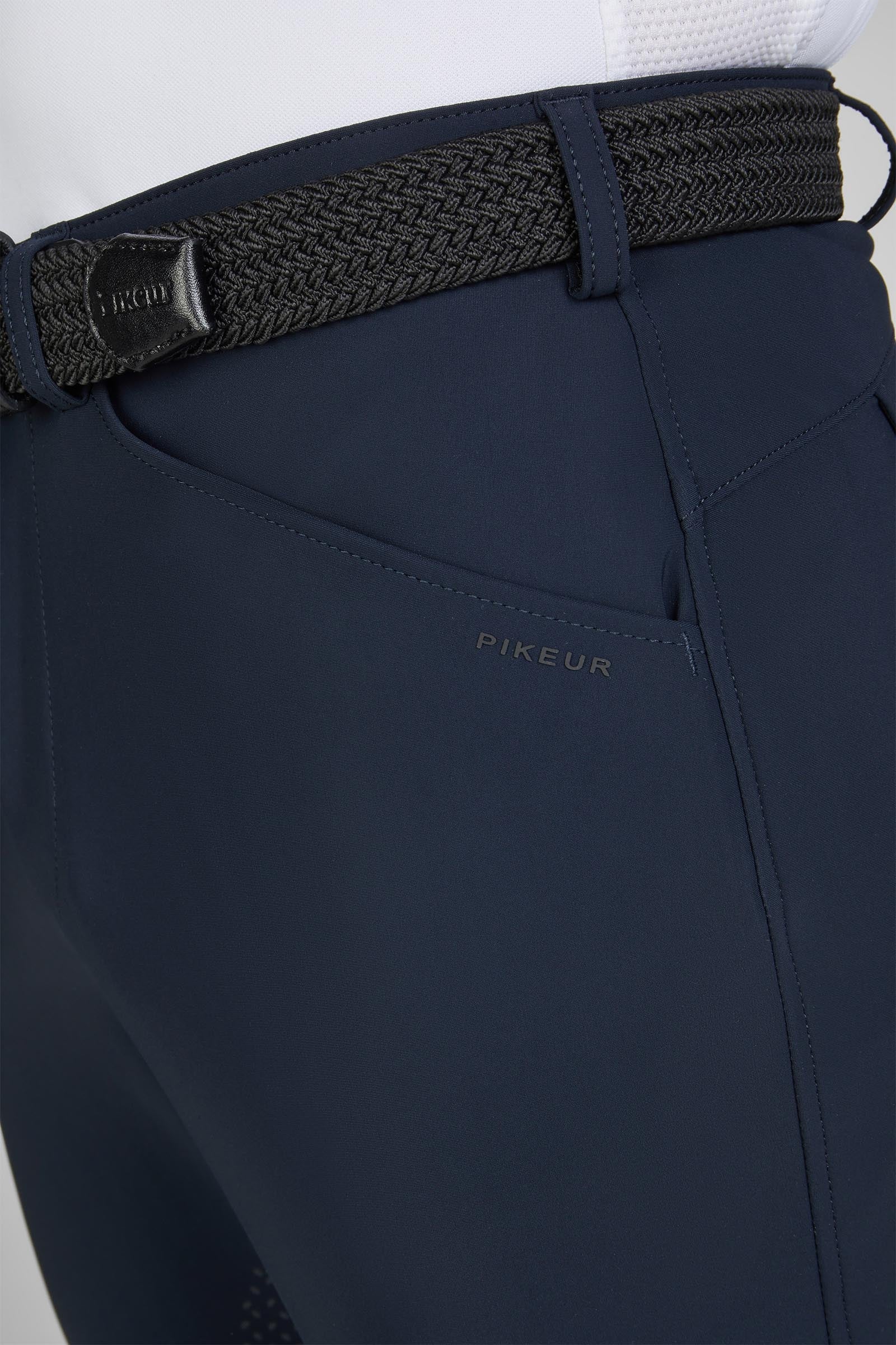 Pack shot 4