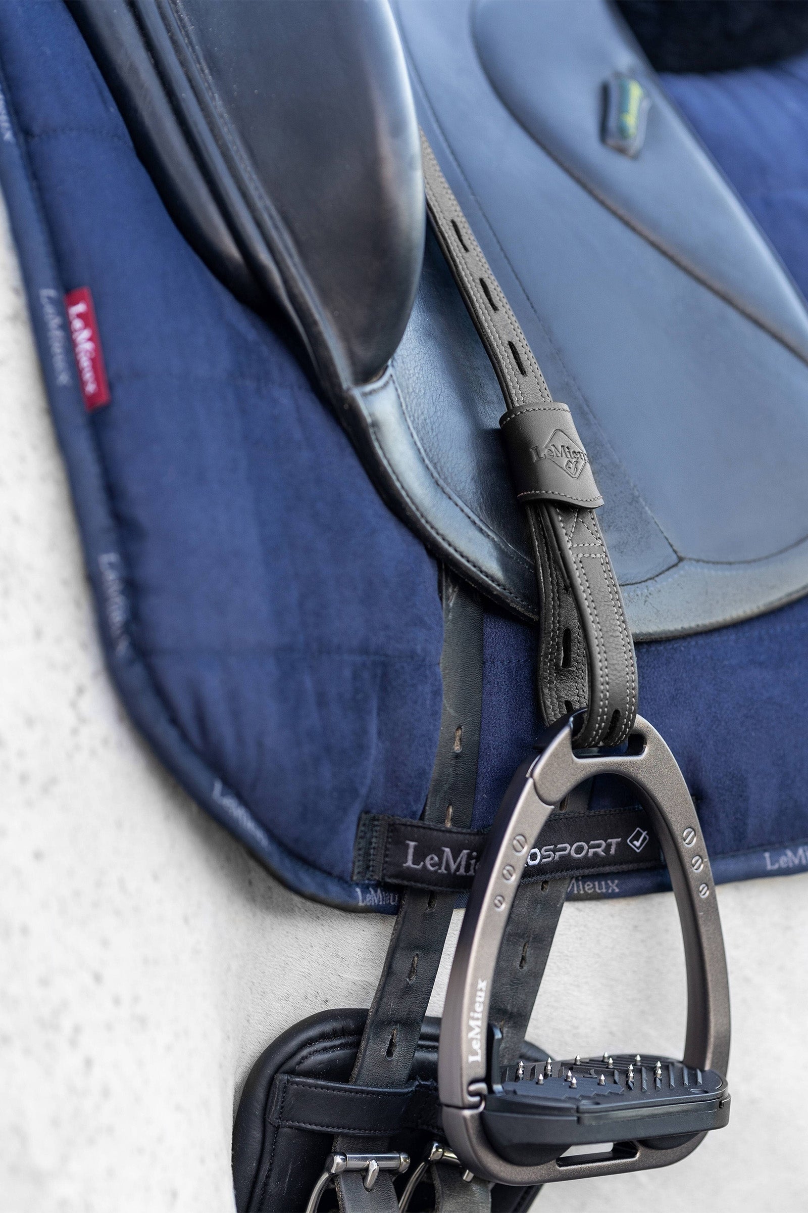 LeMieux Vector Close Contact Stirrup Leather Saddles, Girths & Stirrups